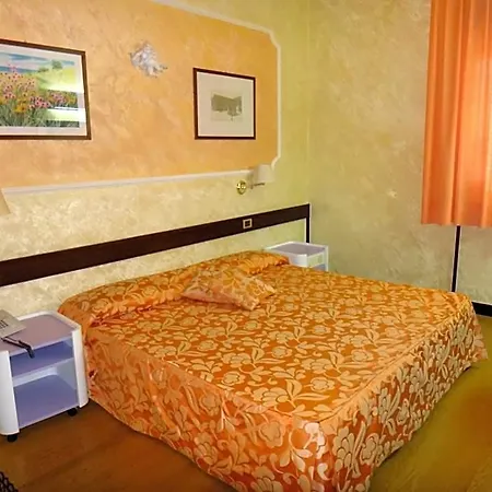 Benny Hotel