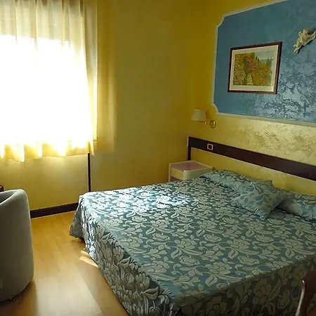 Hotel Benny
