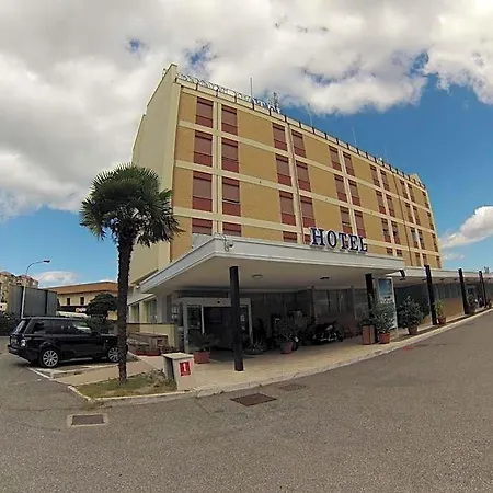 Benny Hotel