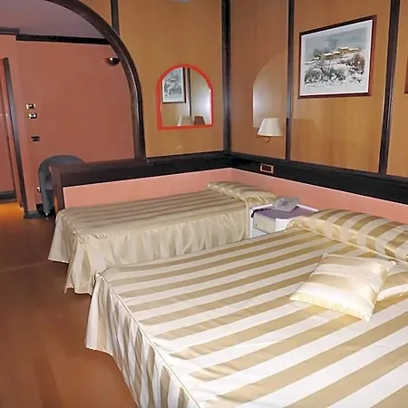 Benny Hotel