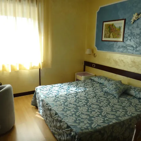 Benny Hotel